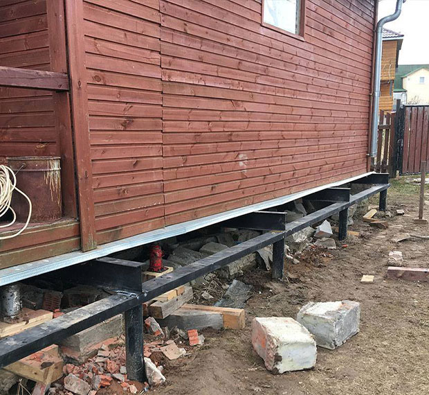 Ремонт старого фундамента винтовыми сваями в Херсоне
